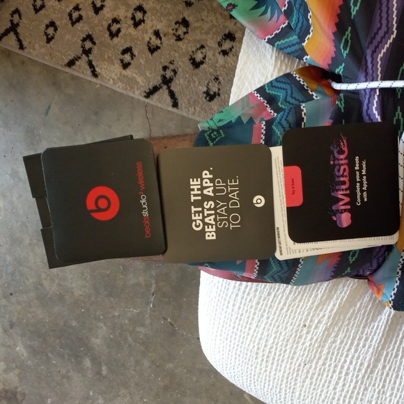 Beats studio 3 wireless (Black & Gold) - Picture 4 of 5